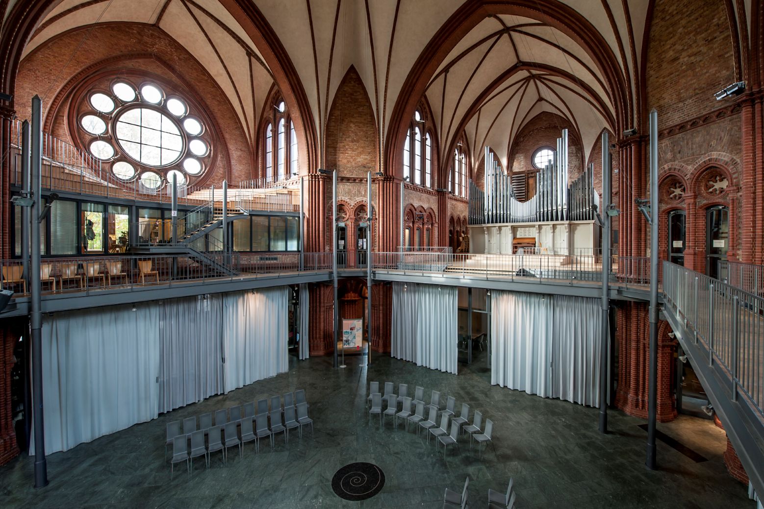 Kirchraum der Heilig Kreuz Kirche, Foto: Halle Luja Kulturmanagement GmbH