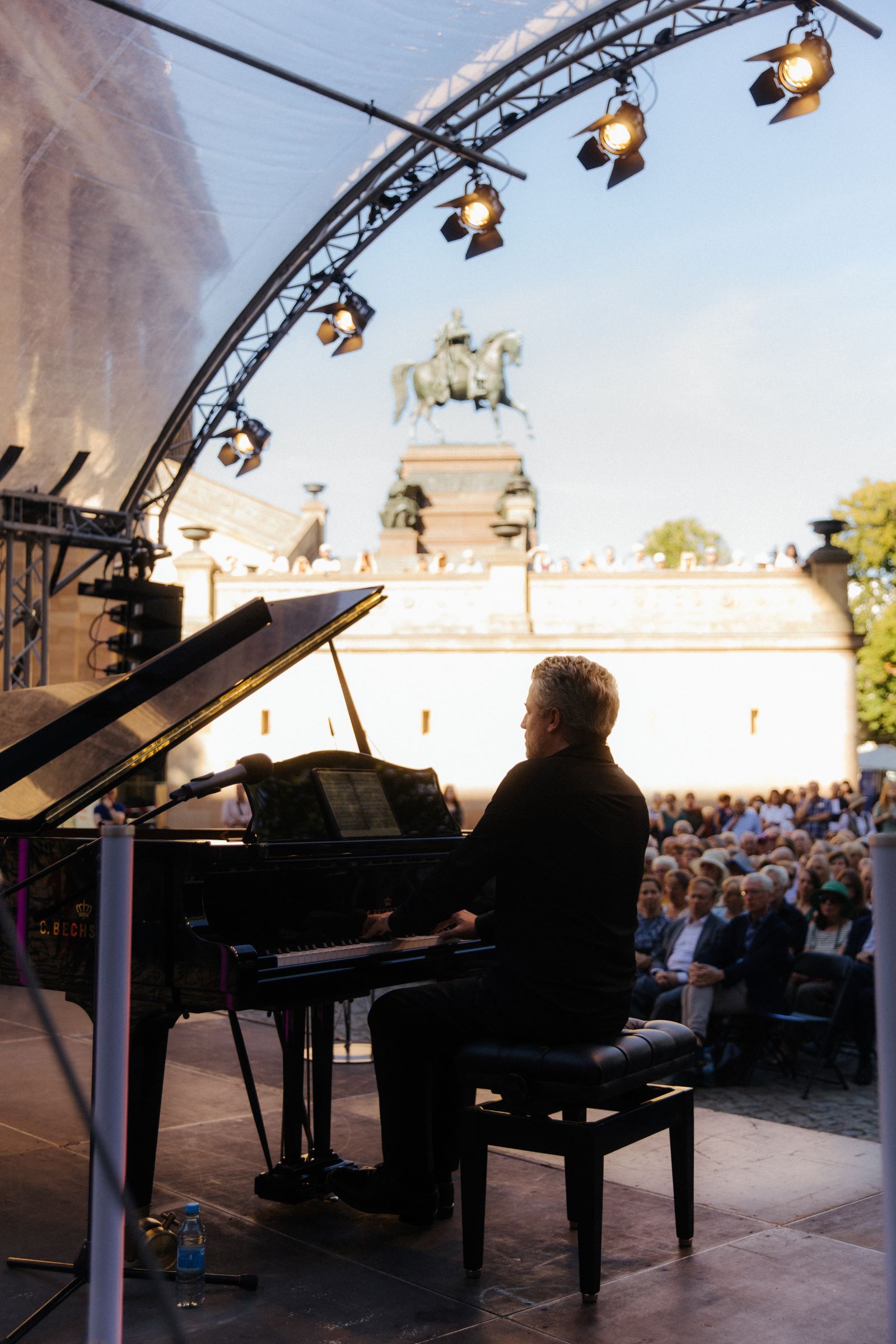 Auftaktskonzert im Kolonnadenhof der Alten Nationalgalerie am 12. August 2026, Foto: Antonina Polukhina